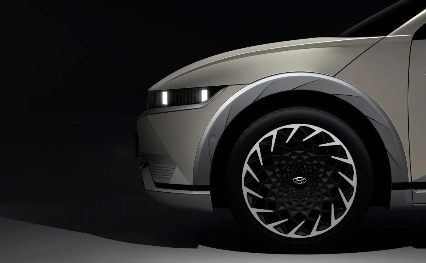 Hyundai IONIQ 5 odsłania sekrety. To nowy SUV z ładowaniem błyskawicznym