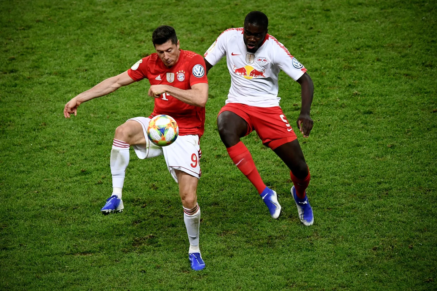 Bayern wydał 42,5 mln euro na nowego obrońcę. Upamecano kolegą Lewandowskiego