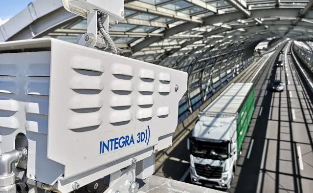 Prezydent podpisał koniec jazdy na zderzaku. Ekspert: A czym zmierzą odległość między autami?