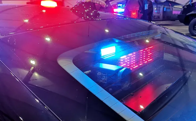 Nagi i zakrwawiony mężczyzna biegał po krajowej "dwójce"