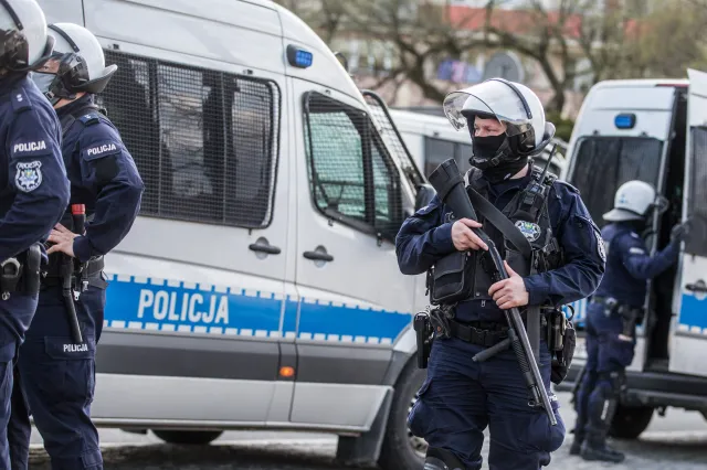 Policja zatrzymała kiboli, którzy zrobili sobie "ustawkę" w centrum Łodzi