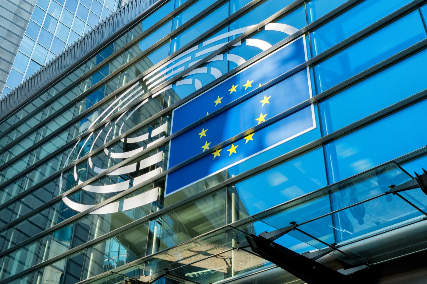 Unia chce chronić firmy przed wpływami krajów spoza UE