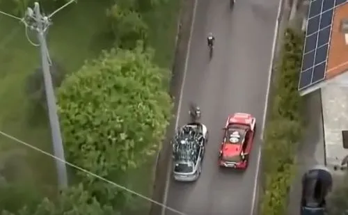 Samochód uderzył w kolarza na trasie Giro d'Italia. Maeder wygrał 6. etap