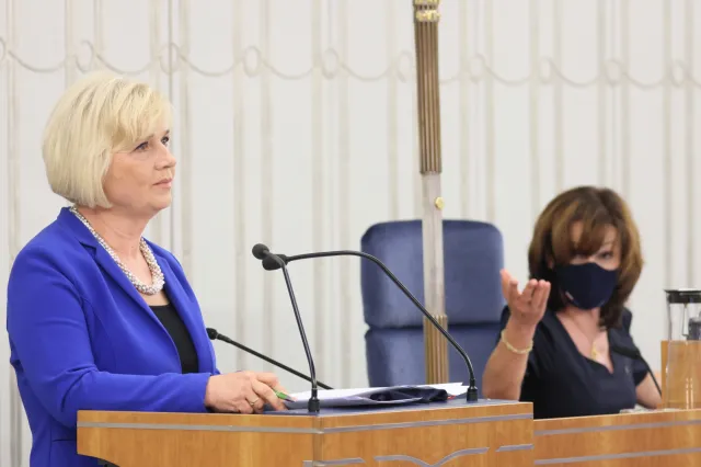 A jeśli nie uda się wybrać Staroń? Senator PiS wspomina o "procedurze awaryjnej"