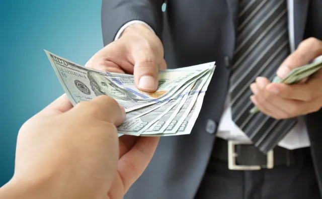 Jak obejść ustawę antylichwiarską. Firmy pożyczkowe znalazły furtkę