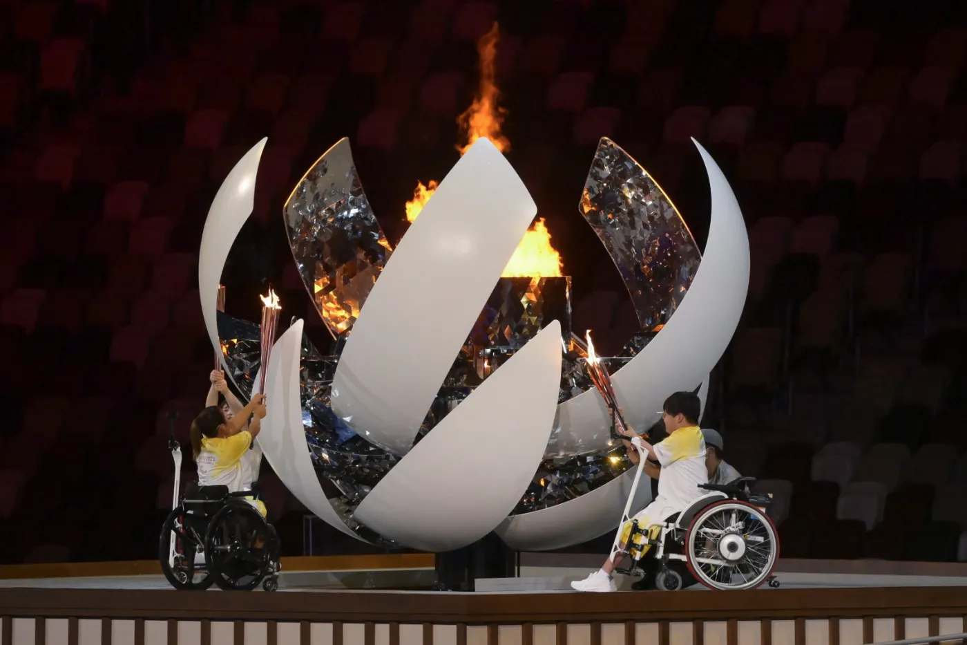 W Tokio znów zapłonął olimpijski znicz. Rywalizują niepełnosprawni sportowcy