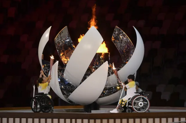 W Tokio znów zapłonął olimpijski znicz. Rywalizują niepełnosprawni sportowcy