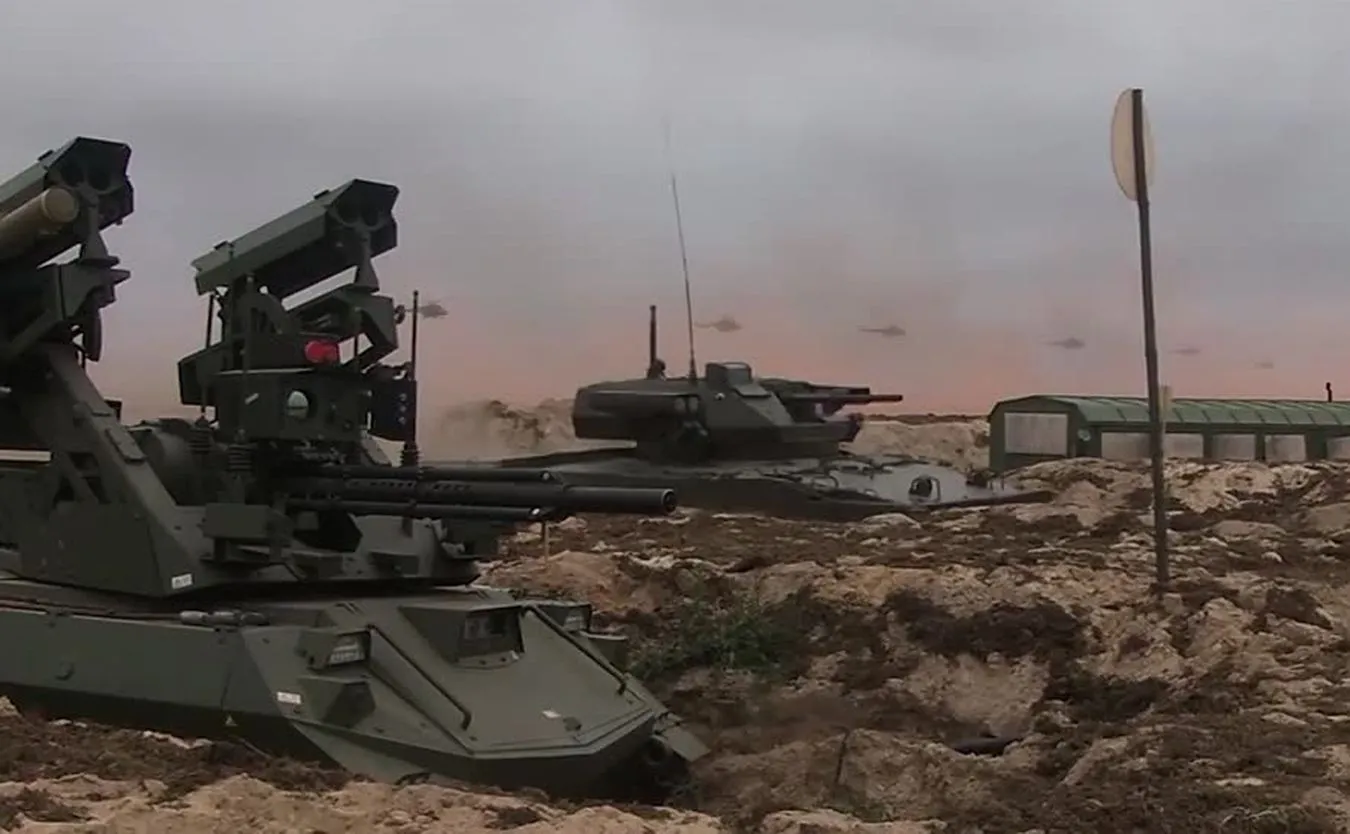 Zapad-21. Roboty bojowe Uran-9 i Nerechta w akcji. Zobacz WIDEO