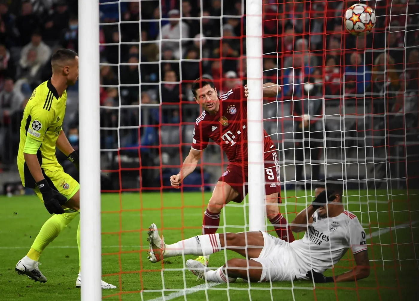 Liga Mistrzów. Kosmiczny mecz Lewandowskiego. Trzy gole i asysta [WYNIKI i TABELE]