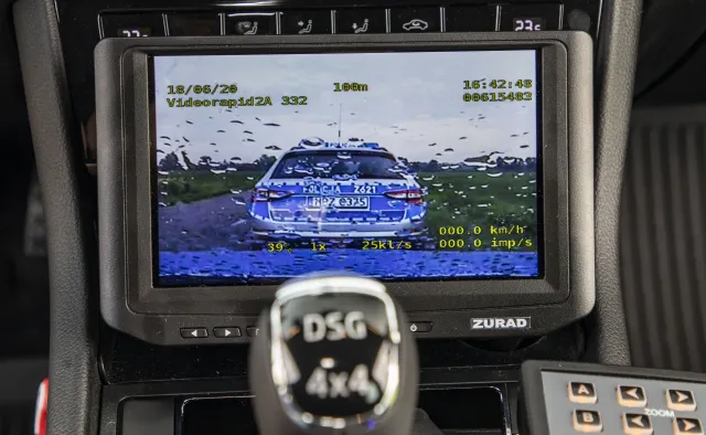 Policja zmienia oznakowanie radiowozów. Od dziś tak będą wyglądać nowe auta drogówki