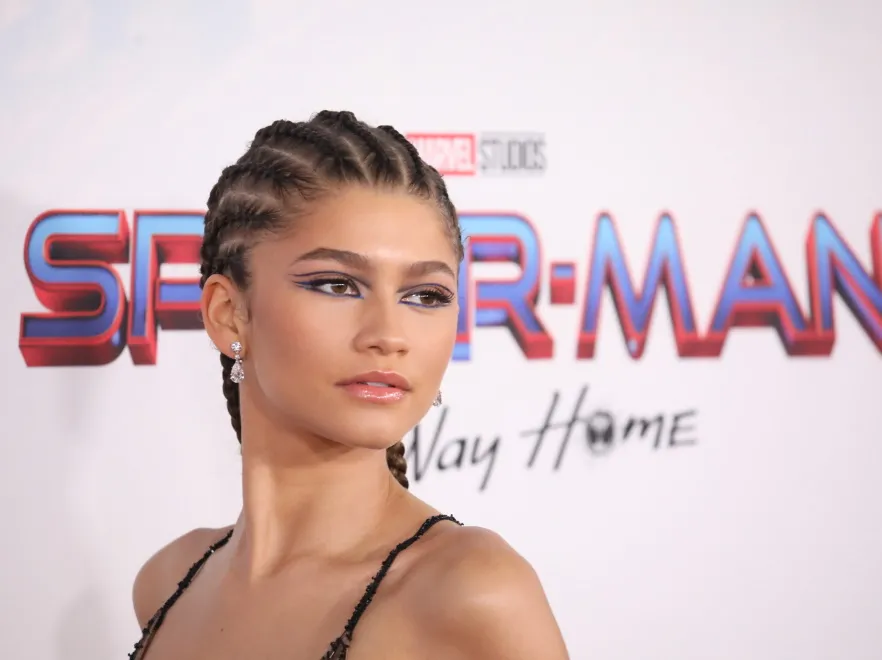 Zendaya w sukience z pajęczej sieci onieśmielała nagim ciałem. FOTO
