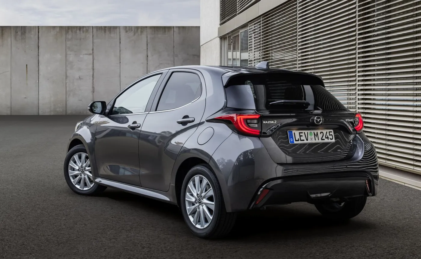 Mazda 2 nowej generacji została hybrydą