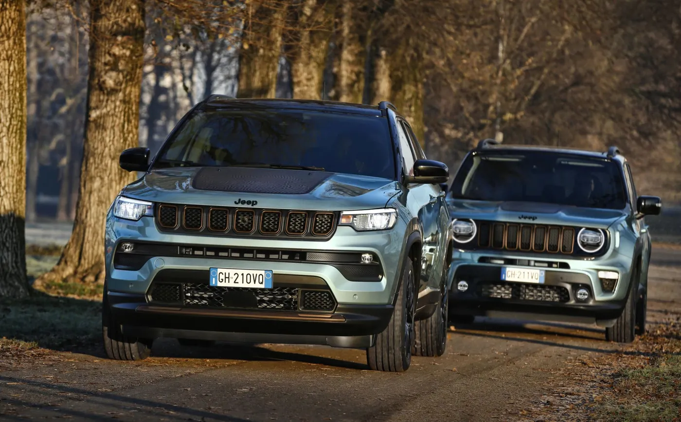 Jeep Renegade e-Hybrid i Compass