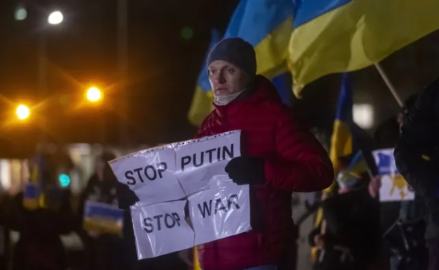 Wiec przeciwko agresji Rosji w Gdańsku. "Putin, ręce precz od Ukrainy!"