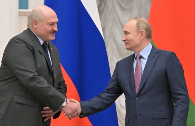 Putin z Łukaszenką obserwują ćwiczenia strategicznych sił jądrowych