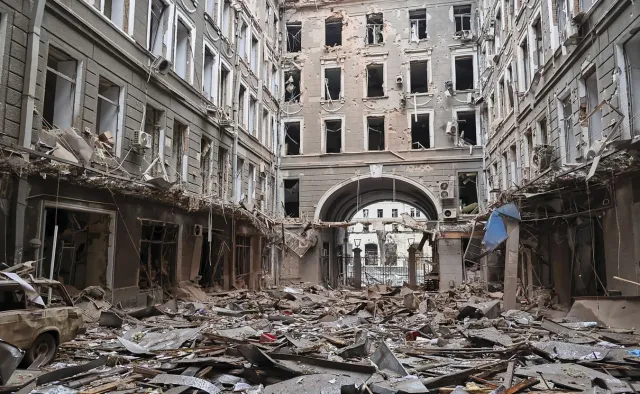 "Barbarzyńcy XXI wieku". Doradca Zełeńskiego wylicza listę zniszczeń po rosyjskich ostrzałach