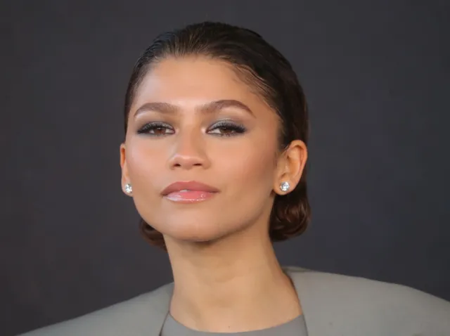 Nic nowego, wręcz staroć, a efekt genialny! Zendaya w szalenie dobrej stylizacji promowała "Euforię". FOTO