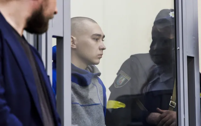 Pierwszy taki proces od początku wojny. Sąd szybko i surowo ukarał Rosjanina za zbrodnie wojenne