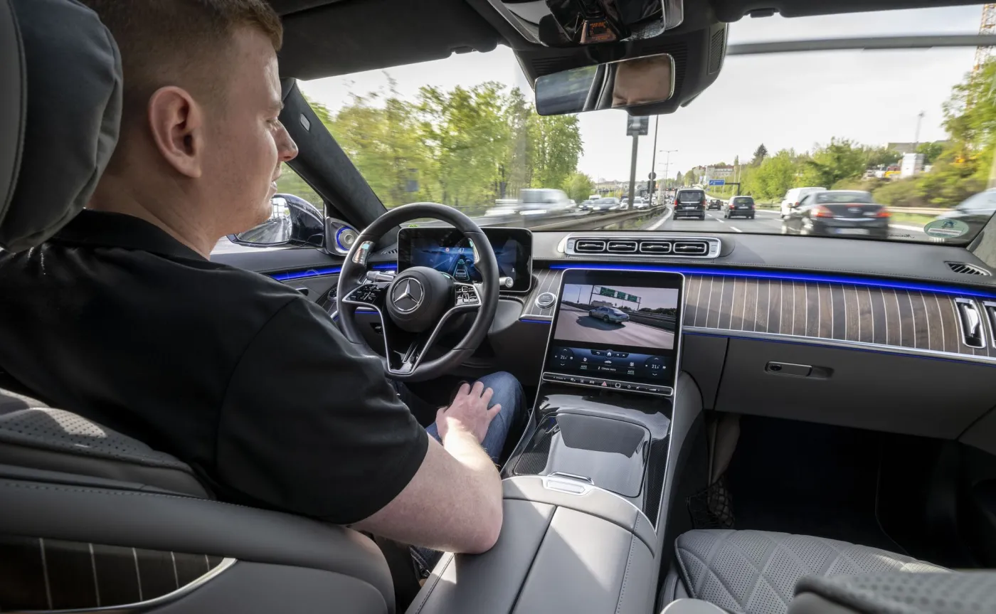 Mercedes klasy S z systemem DRIVE PILOT
