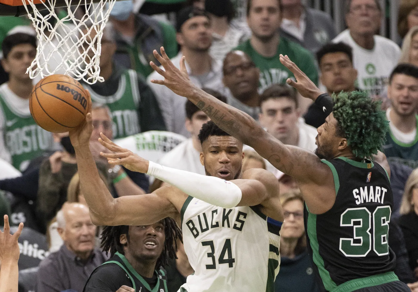 Liga NBA. Obrońcy tytułu 2. rundę play off zaczęli od wygranej