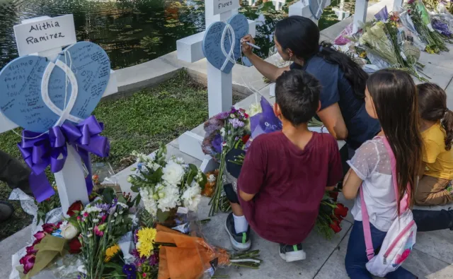 Mąż nauczycielki zabitej w teksańskiej szkole zmarł dwa dni później na "złamane serce"