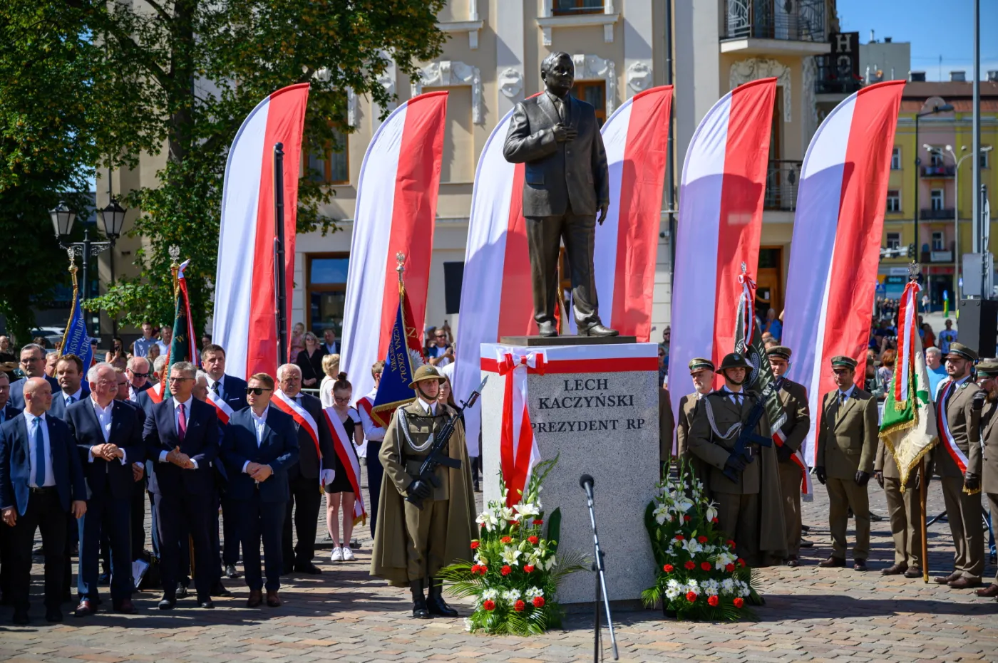 "Przestań kłamać!". Przerwane przemówienie prezesa PiS podczas odsłonięcia pomnika Lecha Kaczyńskiego