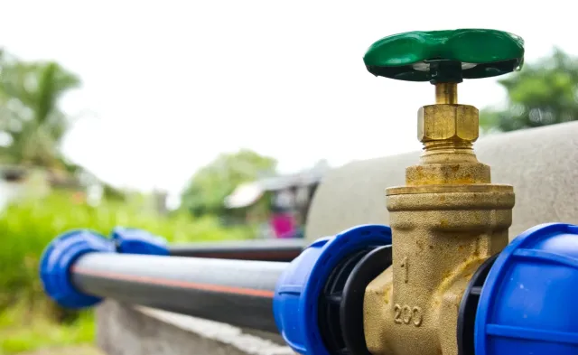 CBA przeszukuje siedzibę warszawskich wodociągów. Zatrzymano 3 osoby podejrzewane o korupcję