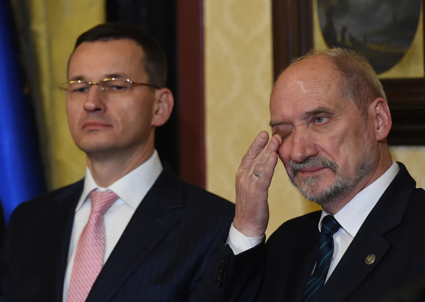 Morawiecki o Macierewiczu: Powinien dostać medal, a nie ponieść odpowiedzialność za raport