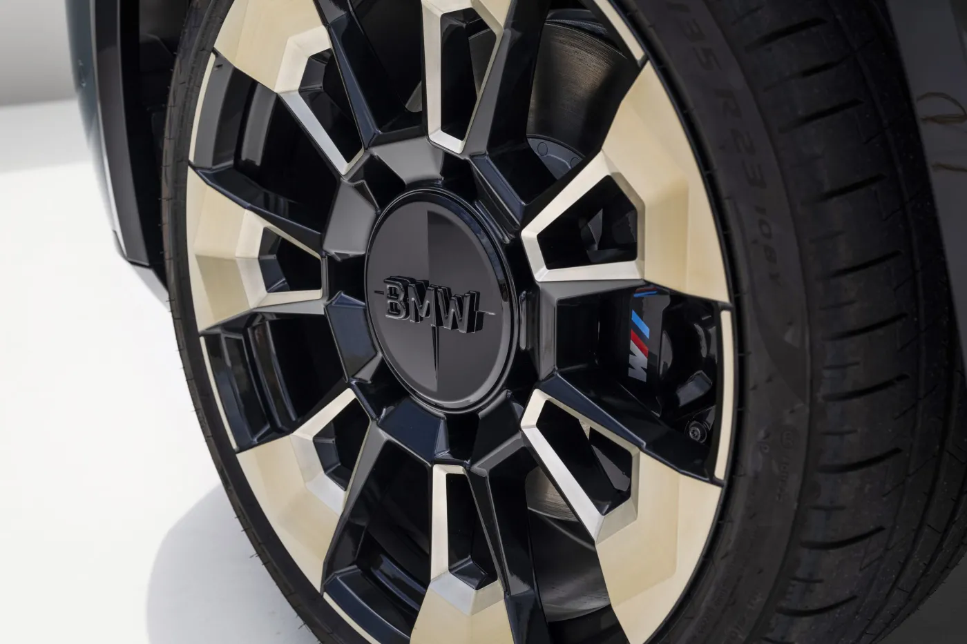 bmw-xm-37574859.jpg