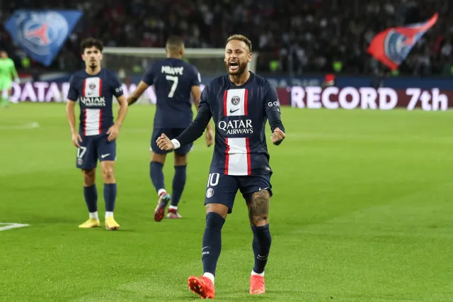PSG lepsze od Marsylii w klasyku. Mateusz Lis w debiucie obronił rzut karny [WIDEO]