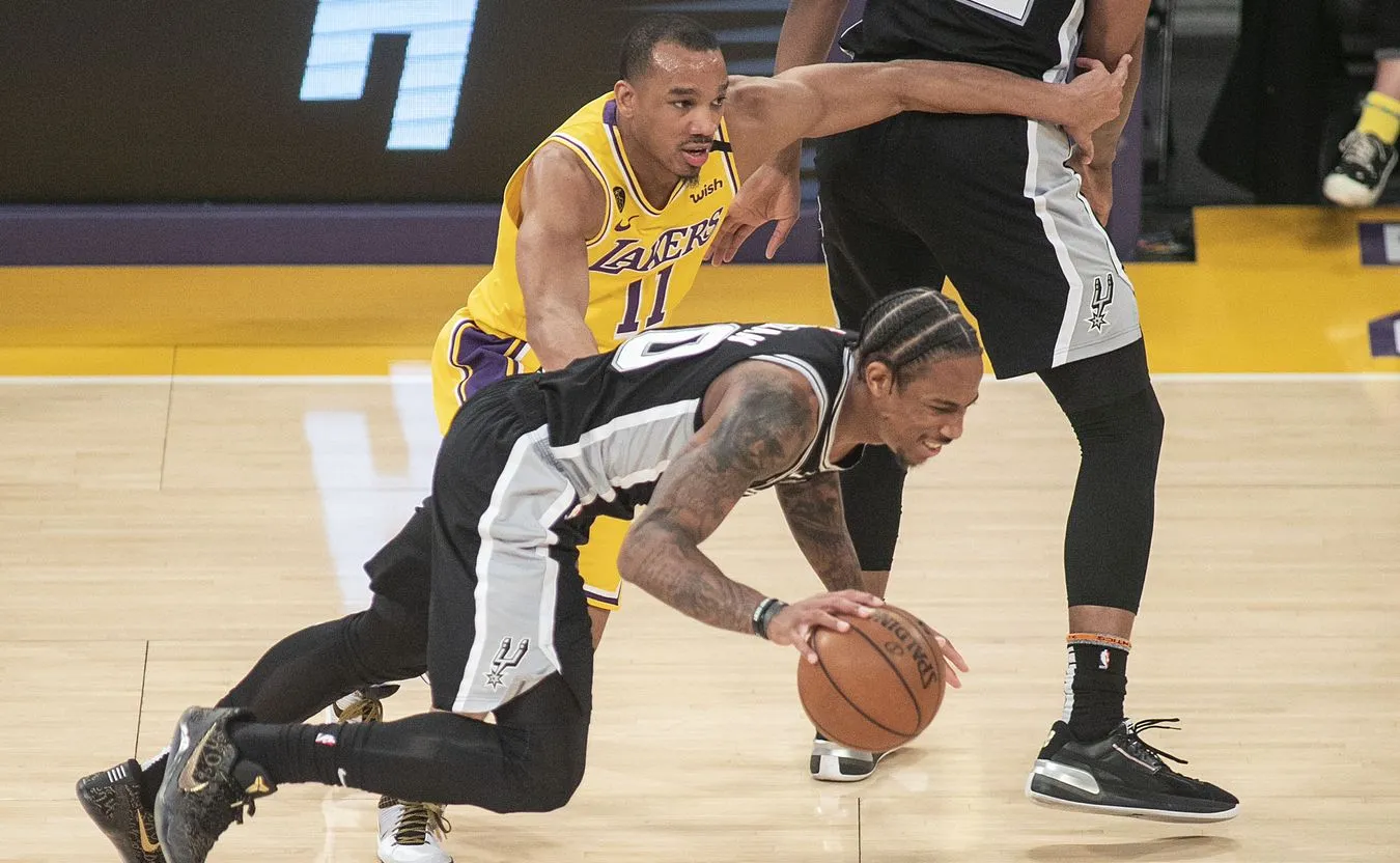 Liga NBA. 12 punktów Sochana, Spurs bez trenera Popovicha ulegli Lakers