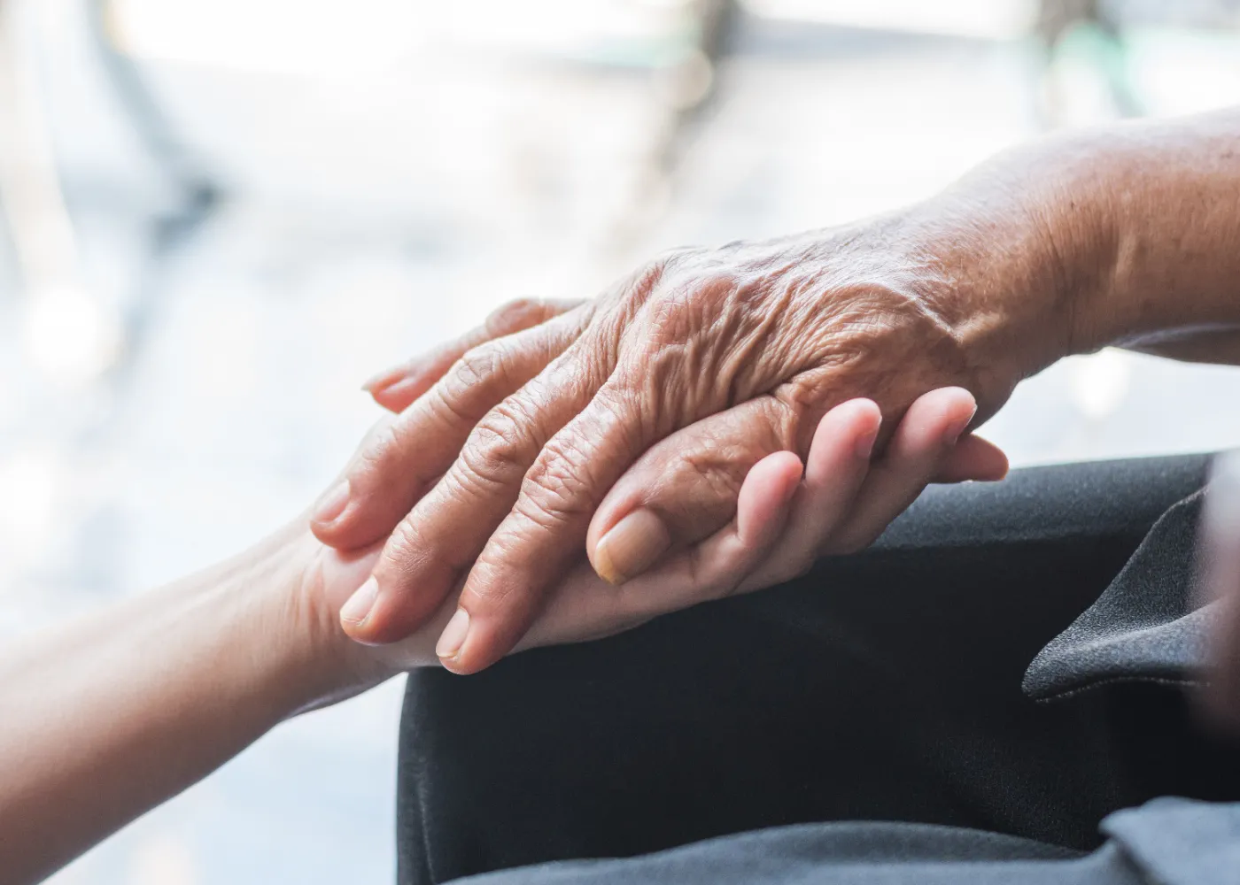 Alzheimer w rodzinie. Jak wspierać najbliższych?