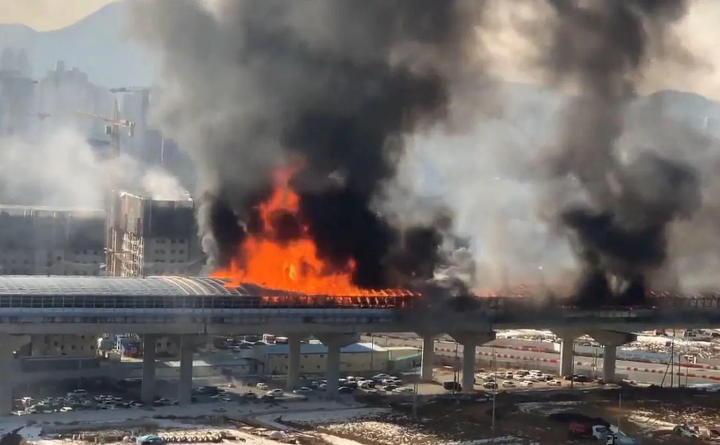 Przerażający pożar w tunelu. Pięć osób zabitych, 45 aut spłonęło