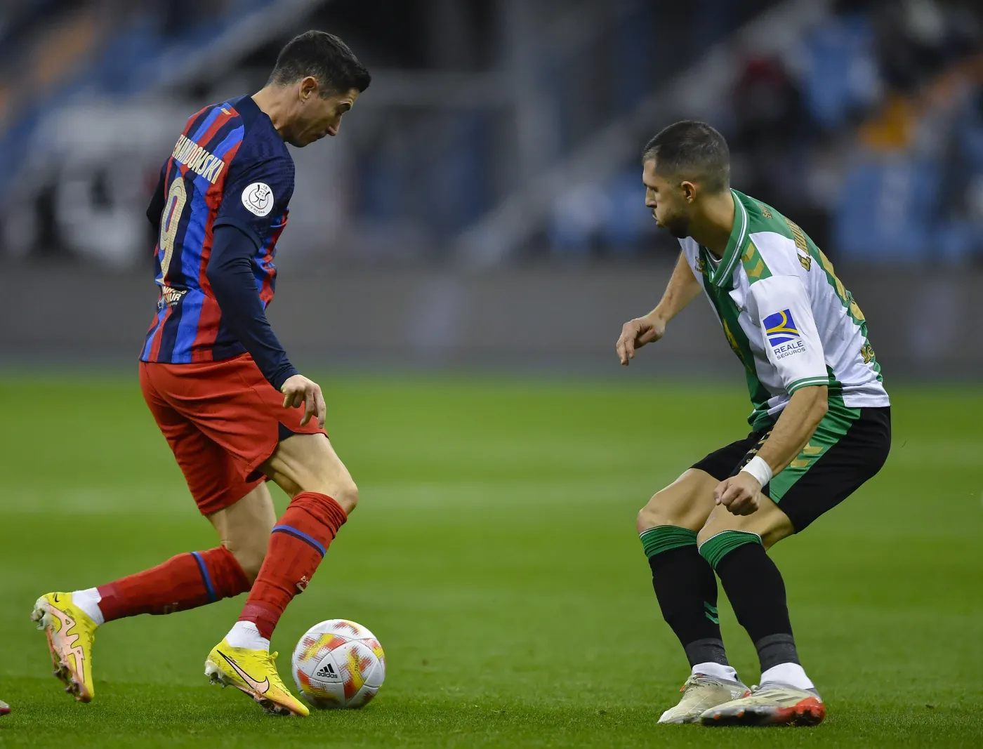 Lewandowski strzelił gola i nie zmarnował karnego. Barcelona w finale [WIDEO]
