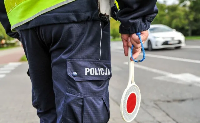 Komendant policji zatrzymany za jazdę kontrbuspasem. Afera w Gdyni