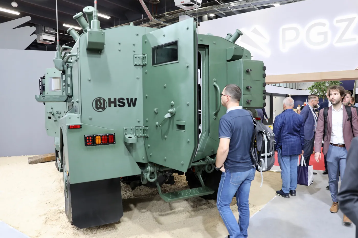 WARAN z Sanoka dla wojsk rakietowych i artylerii. Oto pancerny wóz PGZ