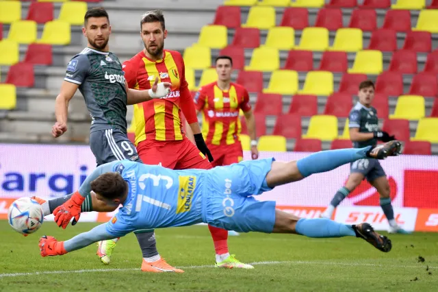 Korona w "dziesiątkę" dowiozła 1:0 do ostatniego gwizdka sędziego [WIDEO]