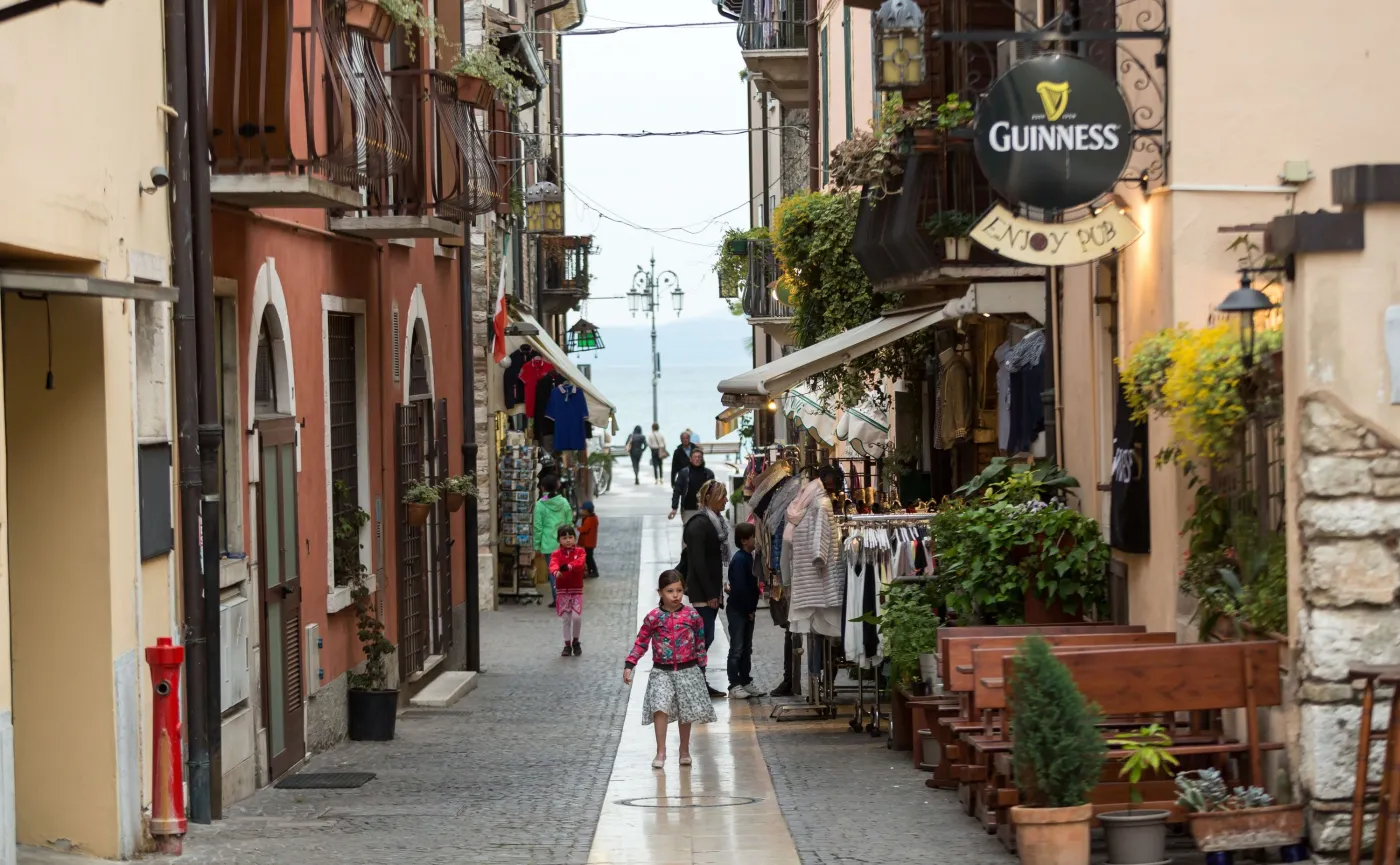 Urząd gminy i droga krzyżowa na sprzedaż. Burmistrz: Sprzedaję miejscowość