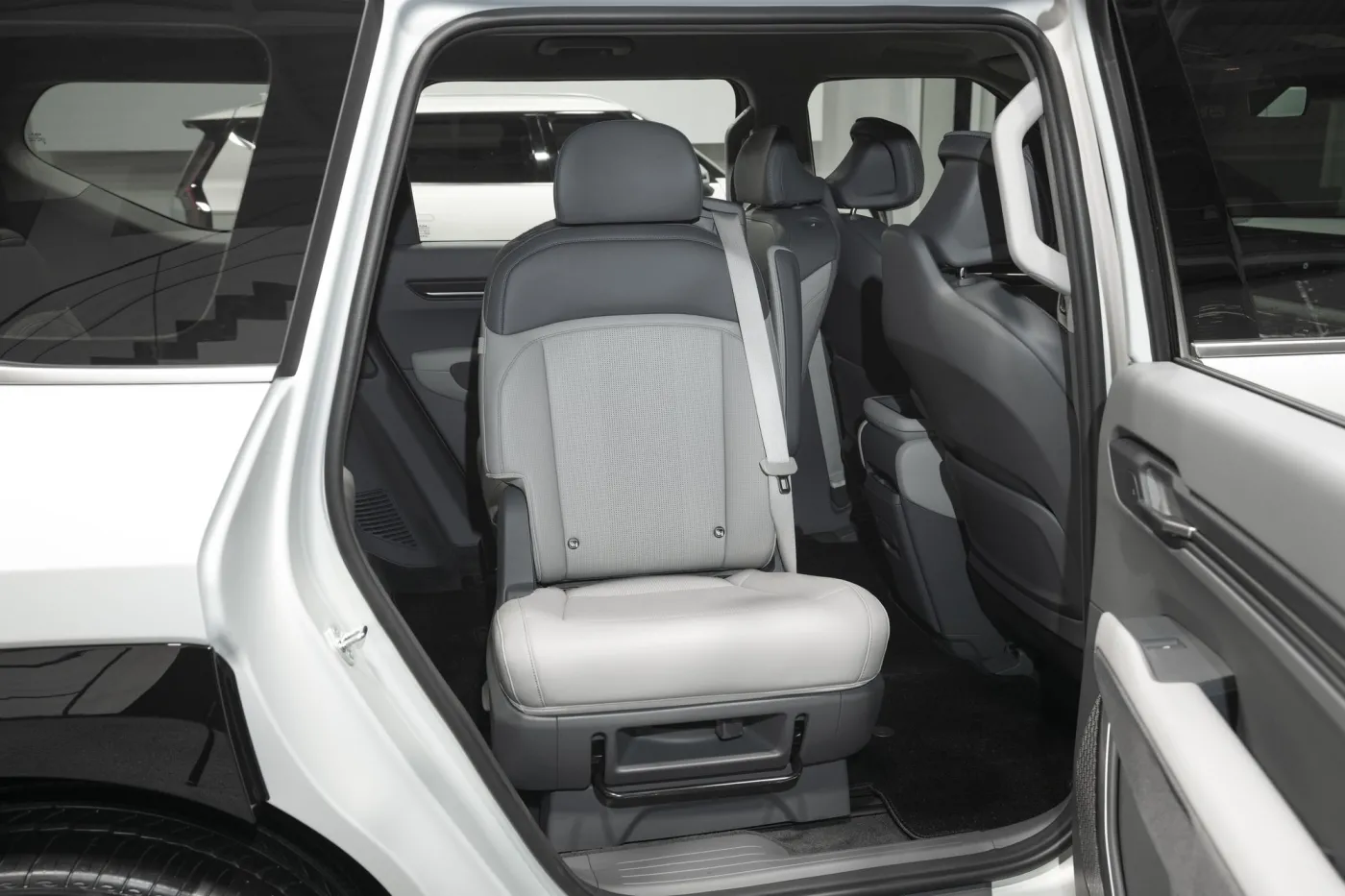 kia-ev9-37739381.jpg