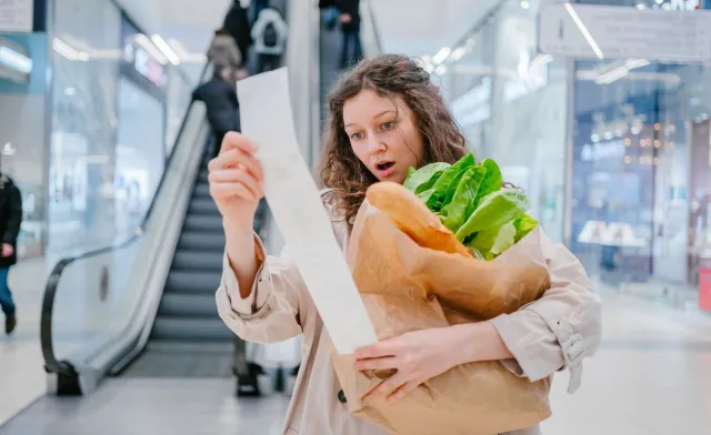 Konsumenci gorzej oceniają sytuację. Boimy się nie tylko inflacji, ale i bezrobocia