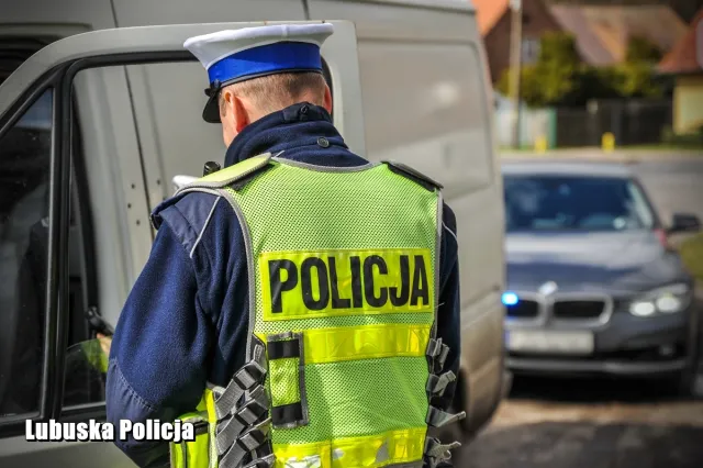 Pobił kierowcę i uciekł. Policja ujawniła wizerunek bandyty