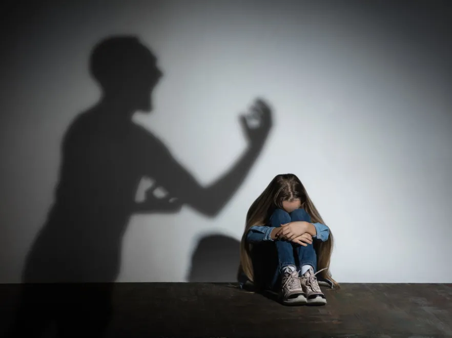 Nowa ważna obserwacja naukowców dotycząca długofalowych skutków przemocy wobec dzieci