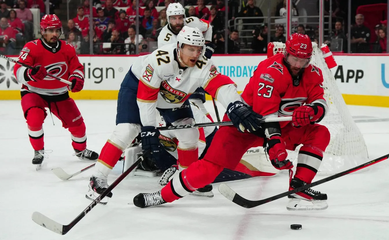 Hurricanes przegrali po dogrywce z Panthers. Szósty najdłuższy mecz NHL
