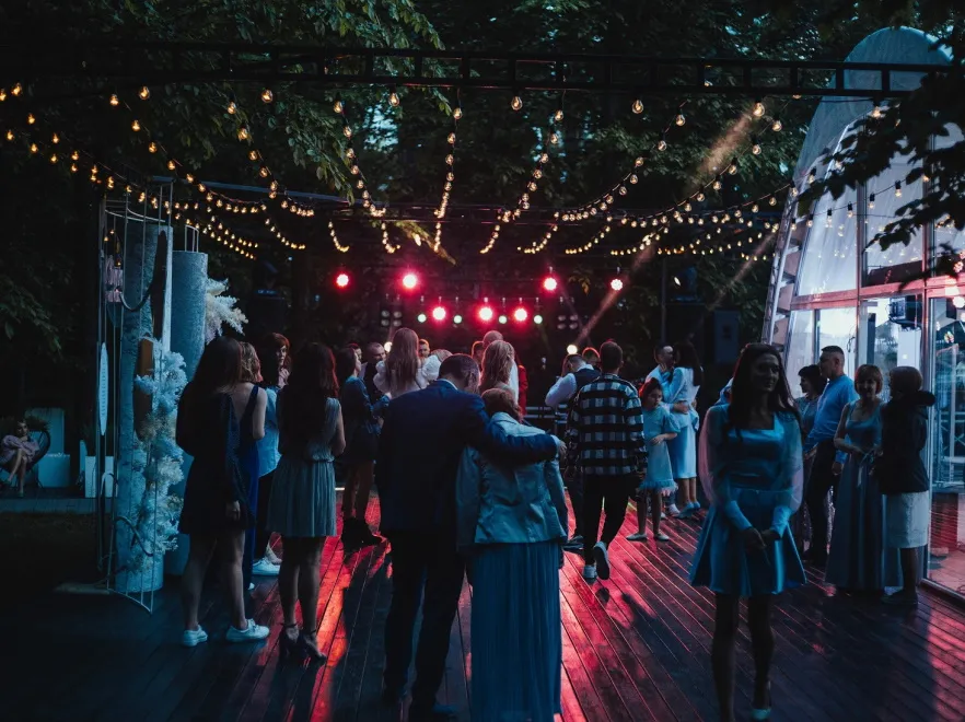 Żenujące zabawy weselne - co robić, gdy pojawią się na przyjęciu, a nie wszystkim się podobają