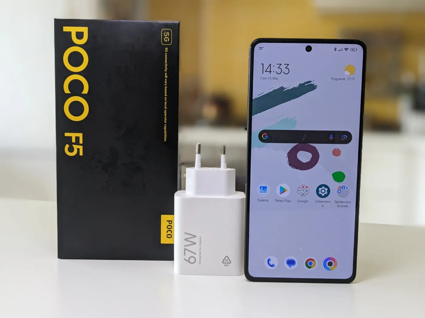 poco-f5-37812484.jpg