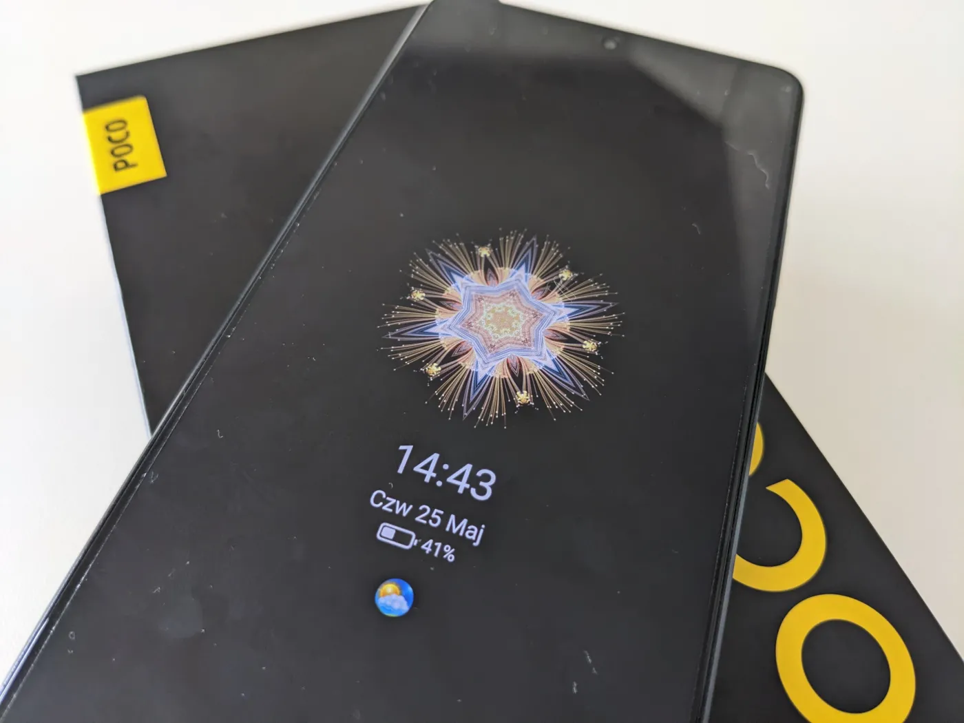 poco-f5-37812493.jpg