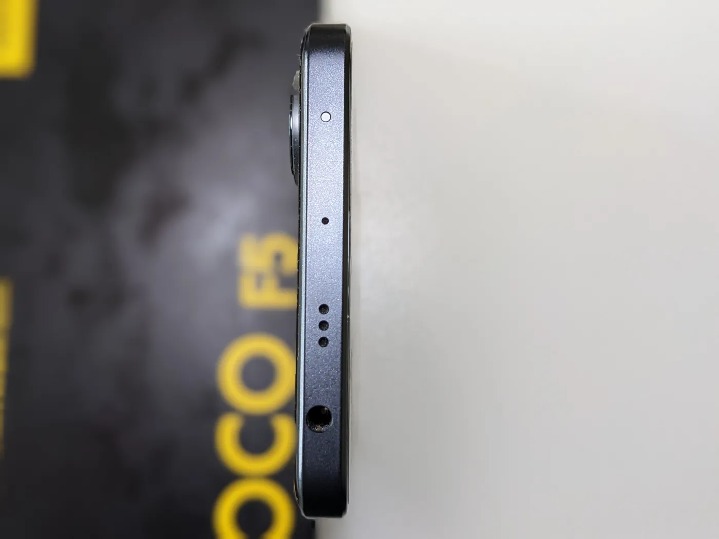poco-f5-37812495.jpg