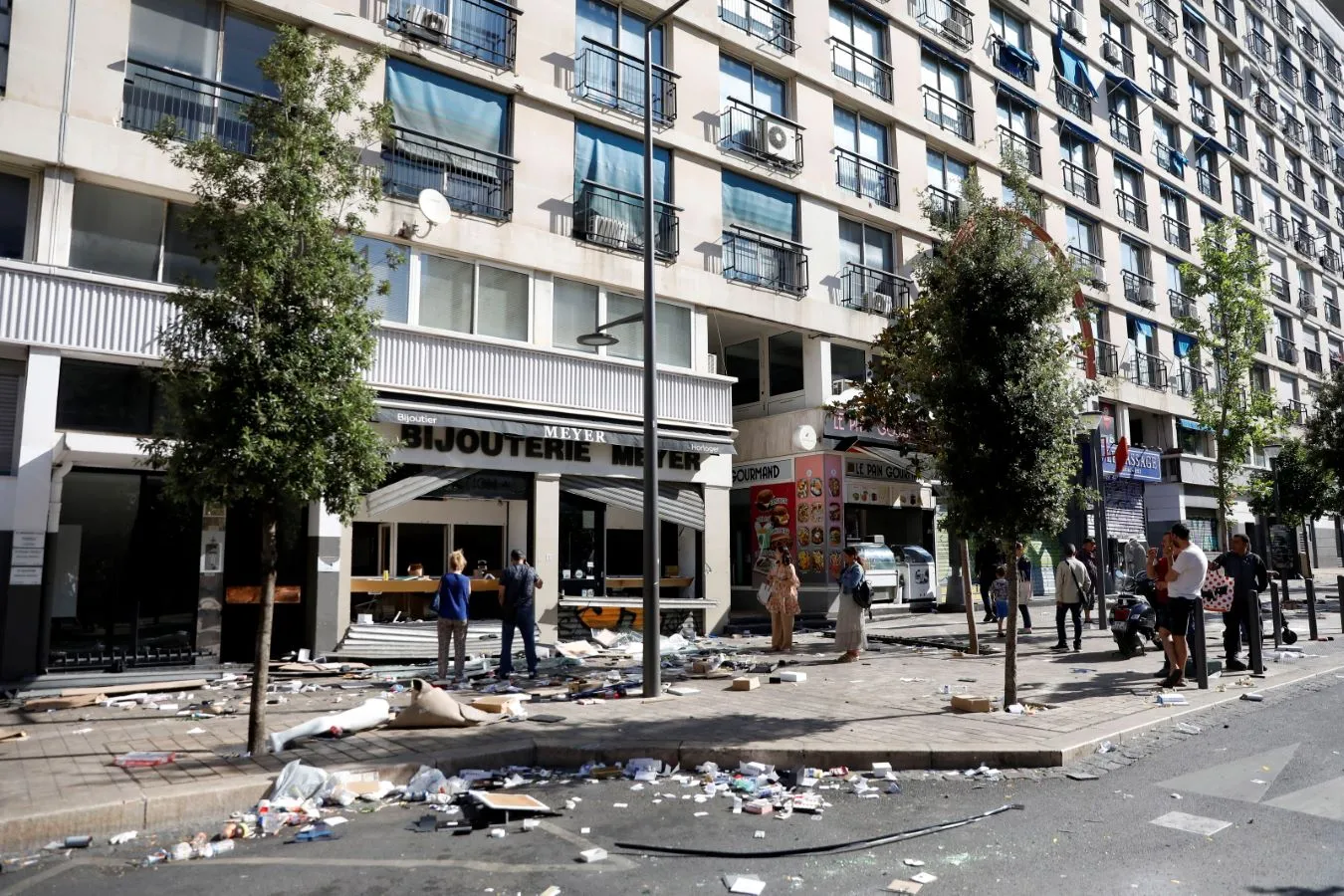 Zamieszki we Francji. Nacjonaliści wyszli walczyć z protestującymi. Brutalne sceny