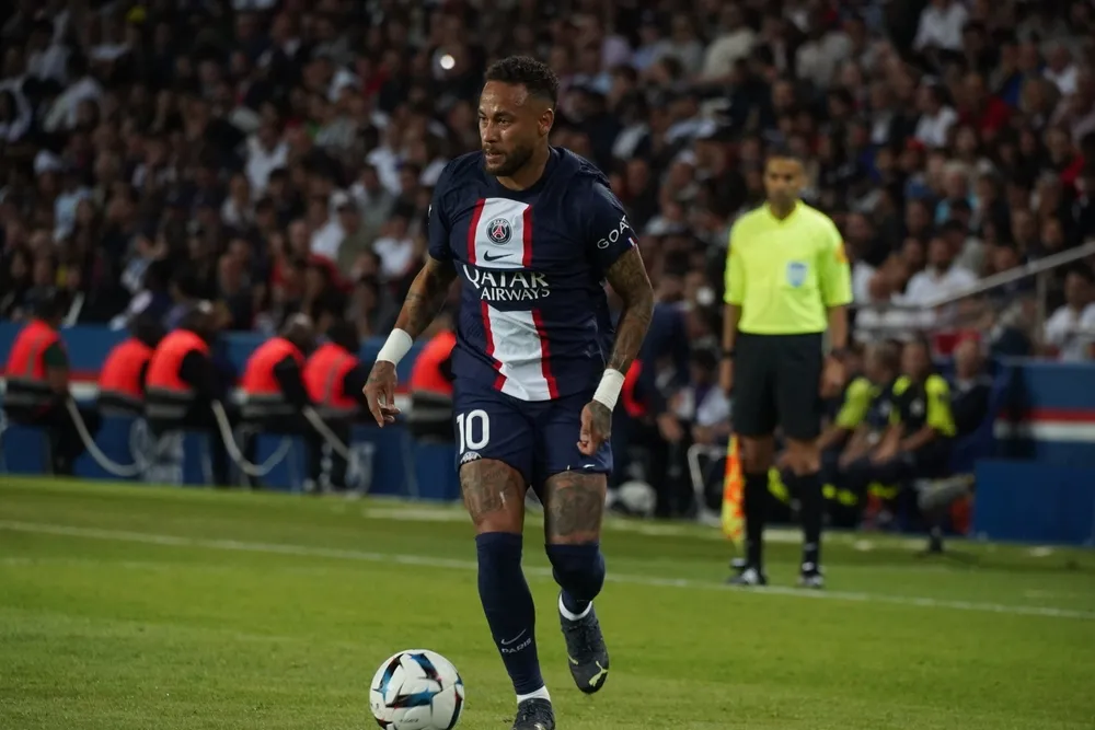 Czwarte w sezonie zwycięstwo Paris Saint-Germain. Debiut Poręby w Lens [WIDEO]