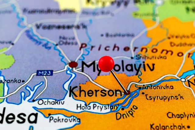 Rosjanie nakazali mieszkańcom natychmiast opuścić Chersoń